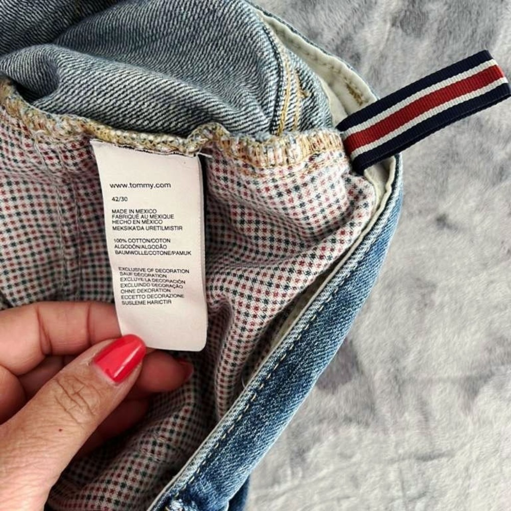 Tommy Hilfiger Relaxed Freedom Jeans 42x30 Medium Wash 100% Cotton 5 Pocket Men - Picture 4 of 12